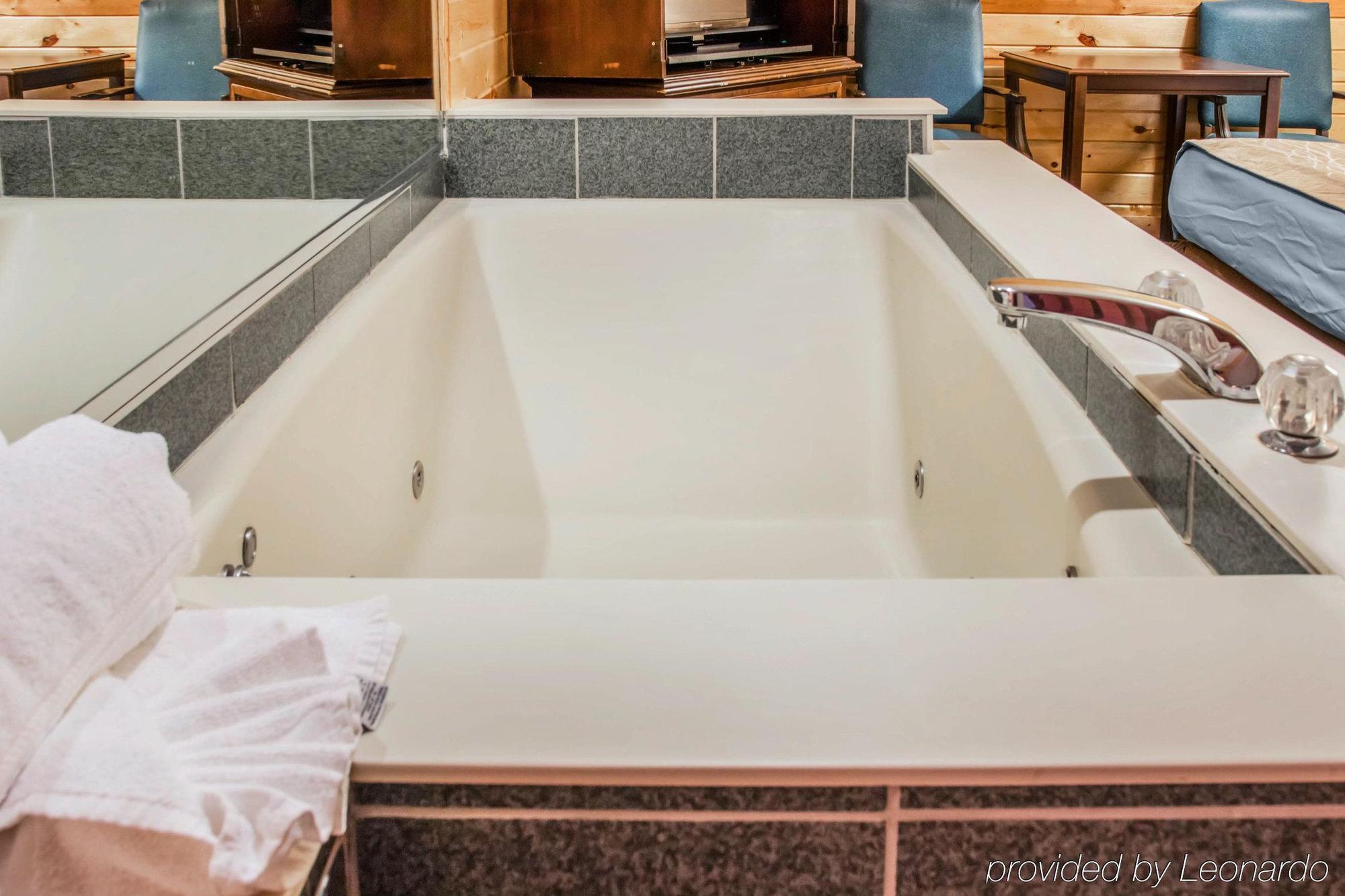 Econo Lodge Bayview Mackinaw City Ngoại thất bức ảnh