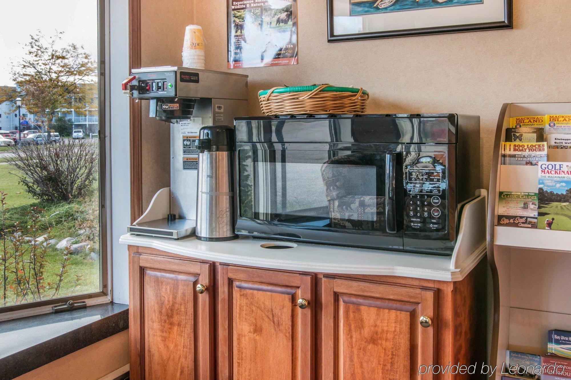 Econo Lodge Bayview Mackinaw City Ngoại thất bức ảnh