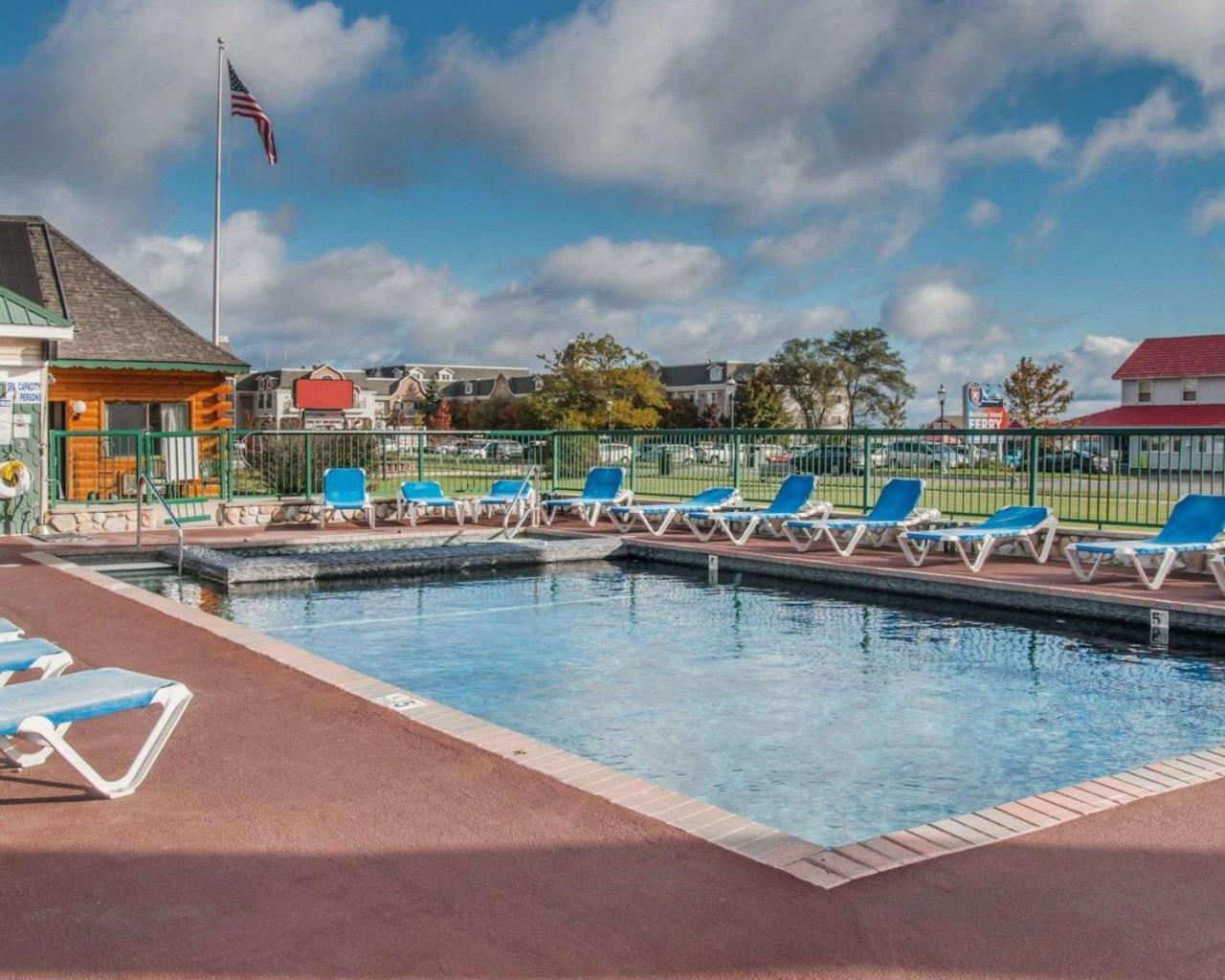 Econo Lodge Bayview Mackinaw City Ngoại thất bức ảnh