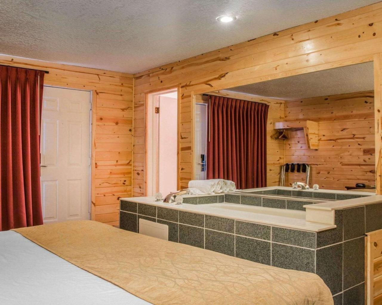 Econo Lodge Bayview Mackinaw City Ngoại thất bức ảnh