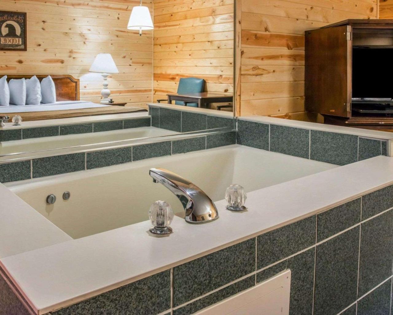 Econo Lodge Bayview Mackinaw City Ngoại thất bức ảnh